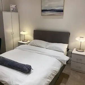 Apartment I&j, London